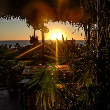 Coucher De Soleil Ambatoloaka  Bagian luar foto