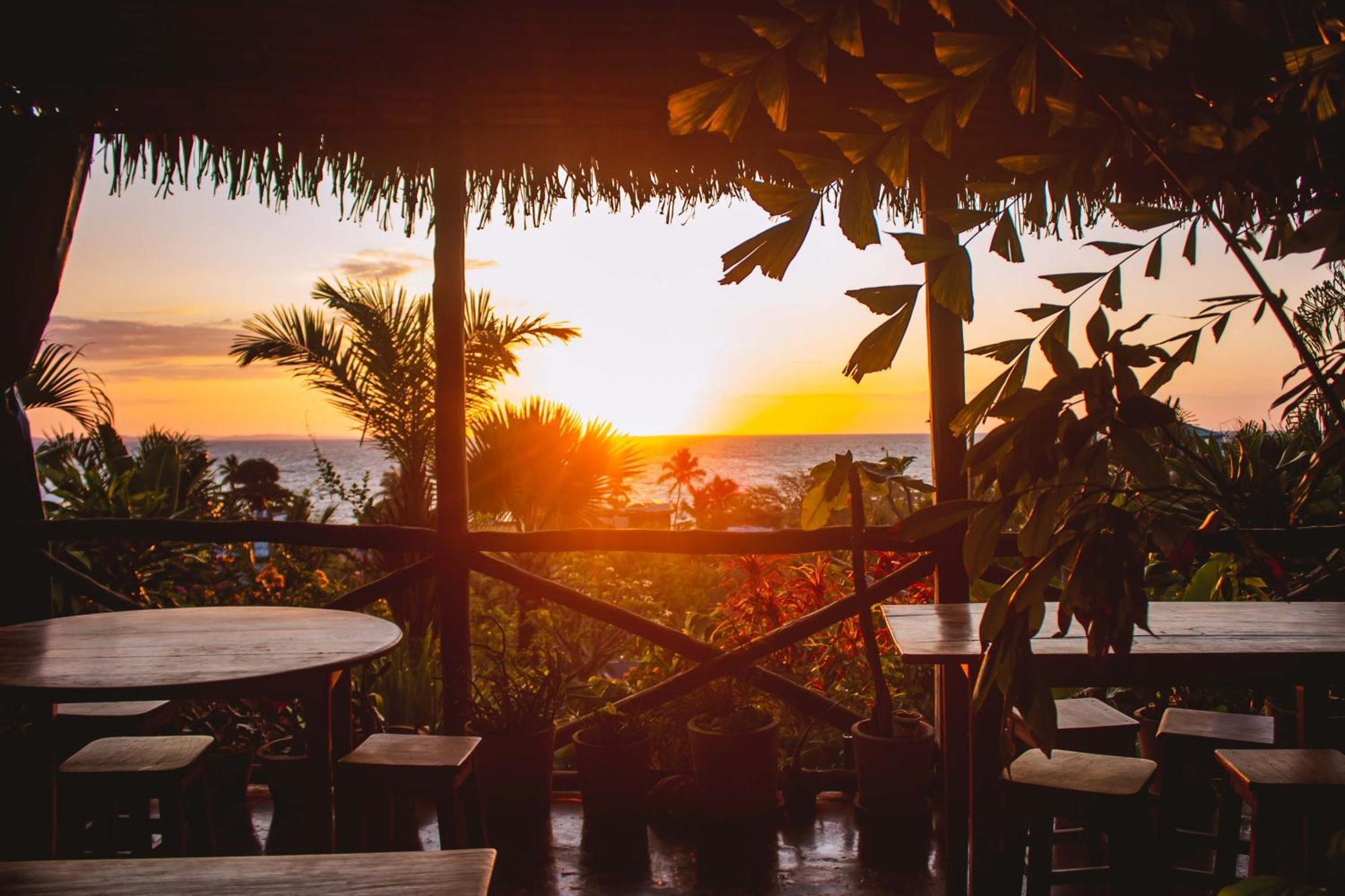 Coucher De Soleil Ambatoloaka  Bagian luar foto