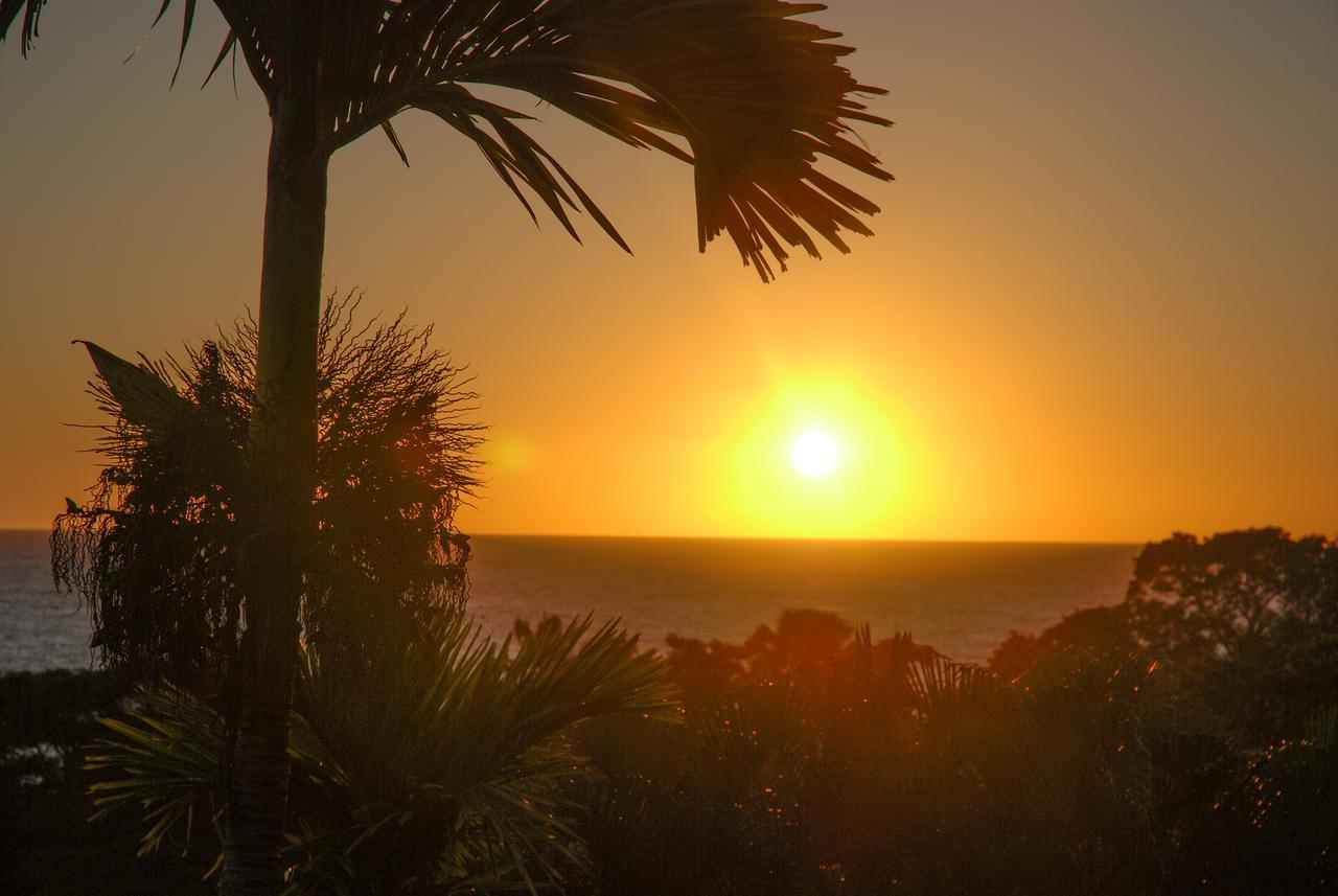 Coucher De Soleil Ambatoloaka  Bagian luar foto
