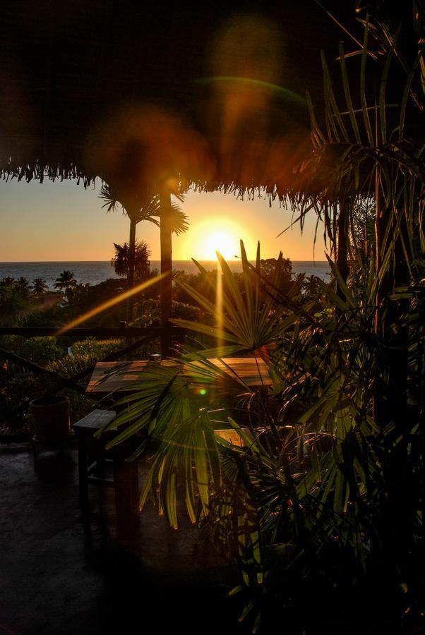 Coucher De Soleil Ambatoloaka  Bagian luar foto